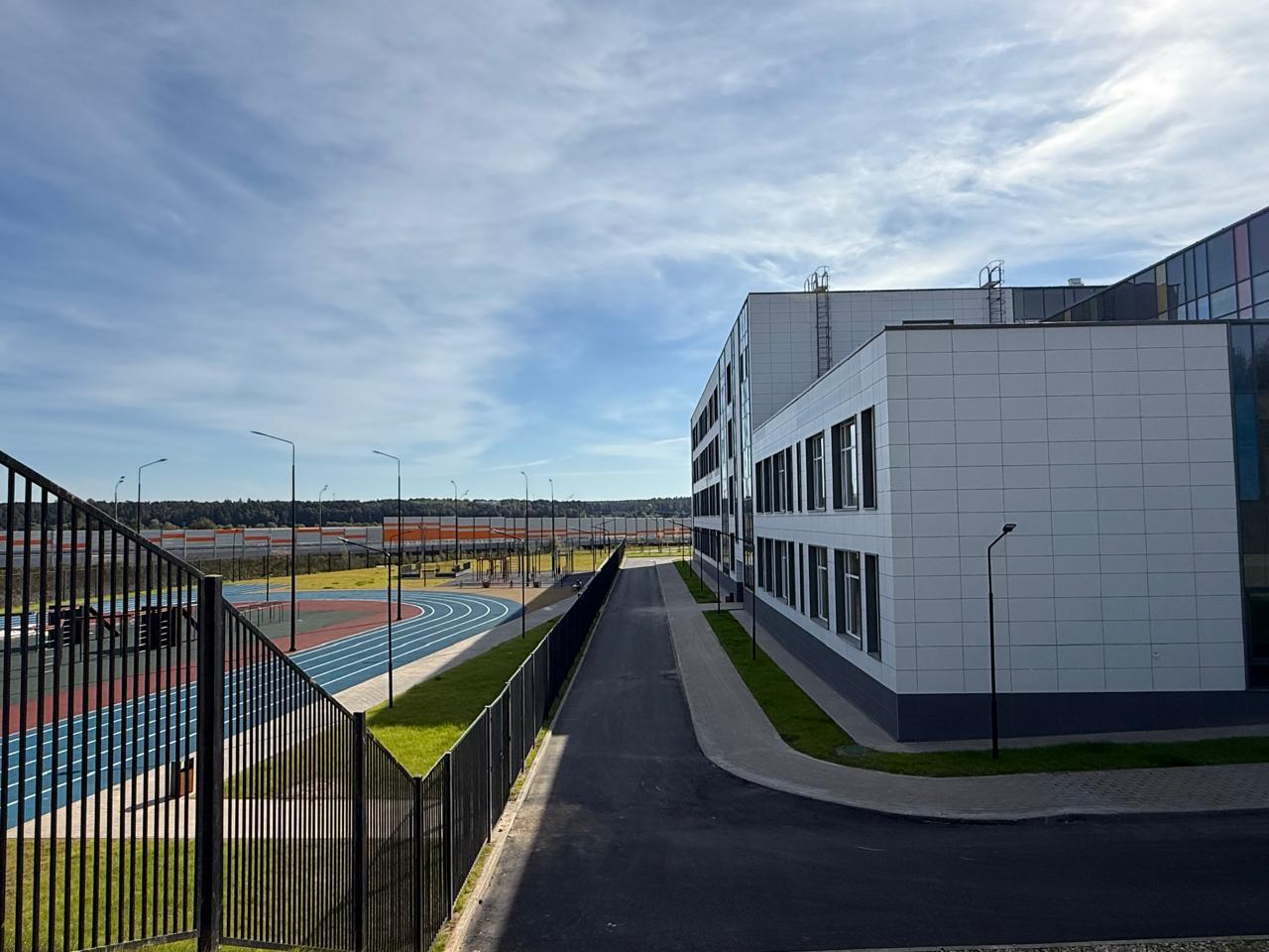 Московская область, Одинцовский городской округ, город Звенигород, мкр. Восточный, “Здание СОШ на 1100 мест”, 2024 г.